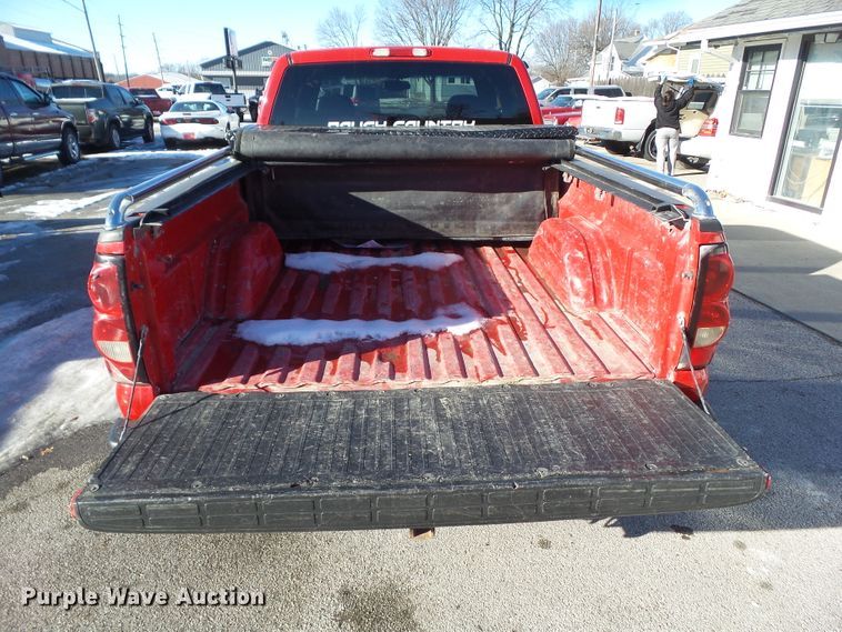 image for item HF9784 2005 Chevrolet Silverado 1500 Ext. Cab pickup truck