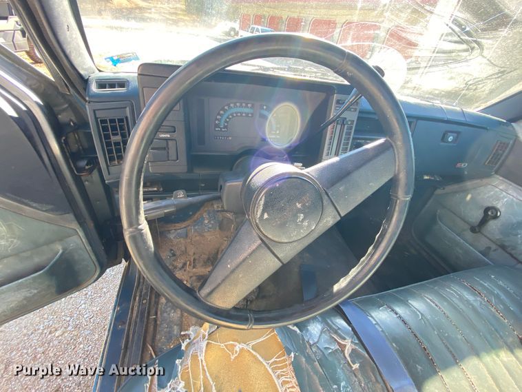 image for item HR9262 1986 Chevrolet S10 utility bed pickup truck