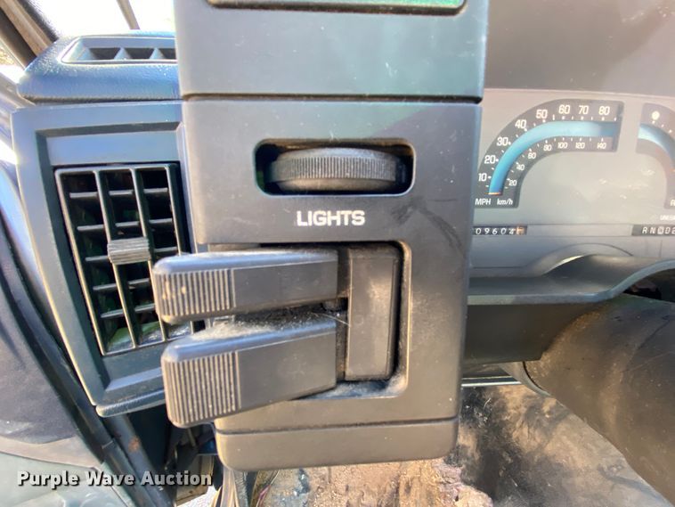 image for item HR9262 1986 Chevrolet S10 utility bed pickup truck