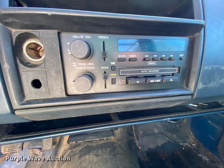 image for item HR9262 1986 Chevrolet S10 utility bed pickup truck