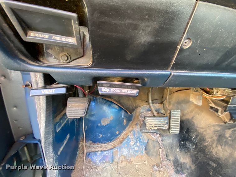 image for item HR9262 1986 Chevrolet S10 utility bed pickup truck