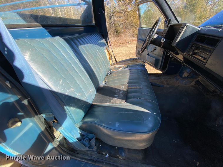 image for item HR9262 1986 Chevrolet S10 utility bed pickup truck