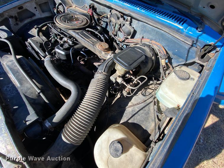 image for item HR9262 1986 Chevrolet S10 utility bed pickup truck