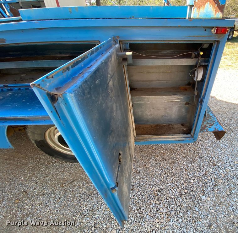 image for item HR9262 1986 Chevrolet S10 utility bed pickup truck