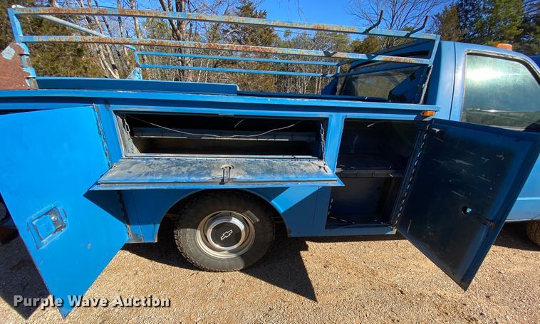 image for item HR9262 1986 Chevrolet S10 utility bed pickup truck