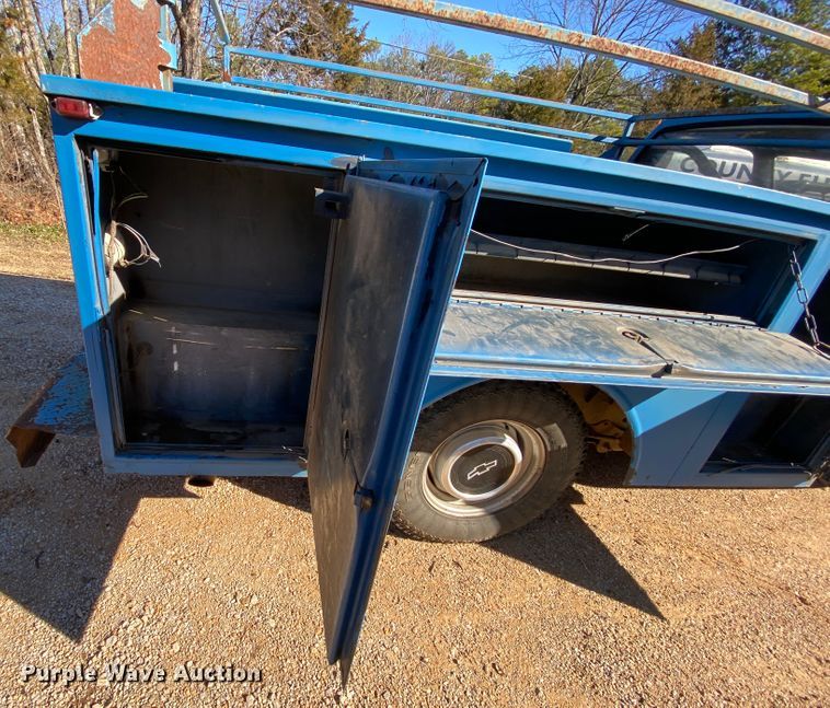 image for item HR9262 1986 Chevrolet S10 utility bed pickup truck