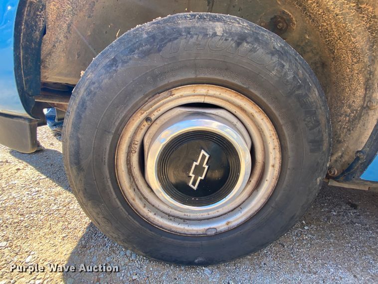 image for item HR9262 1986 Chevrolet S10 utility bed pickup truck