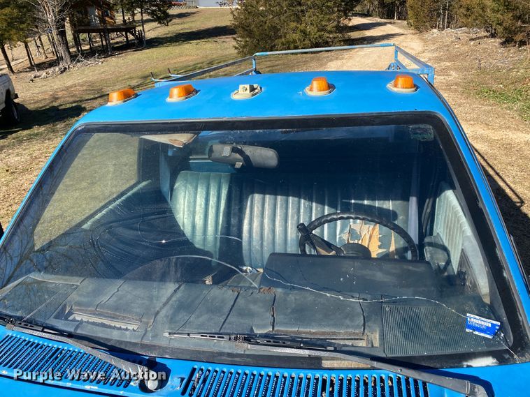 image for item HR9262 1986 Chevrolet S10 utility bed pickup truck