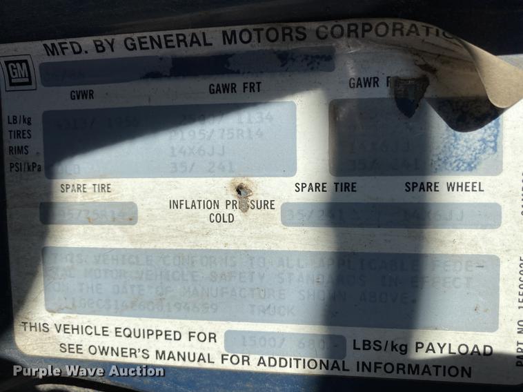 image for item HR9262 1986 Chevrolet S10 utility bed pickup truck