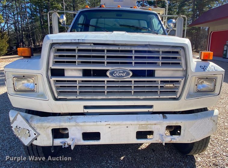 image for item HR9263 1991 Ford F800F  fuel truck