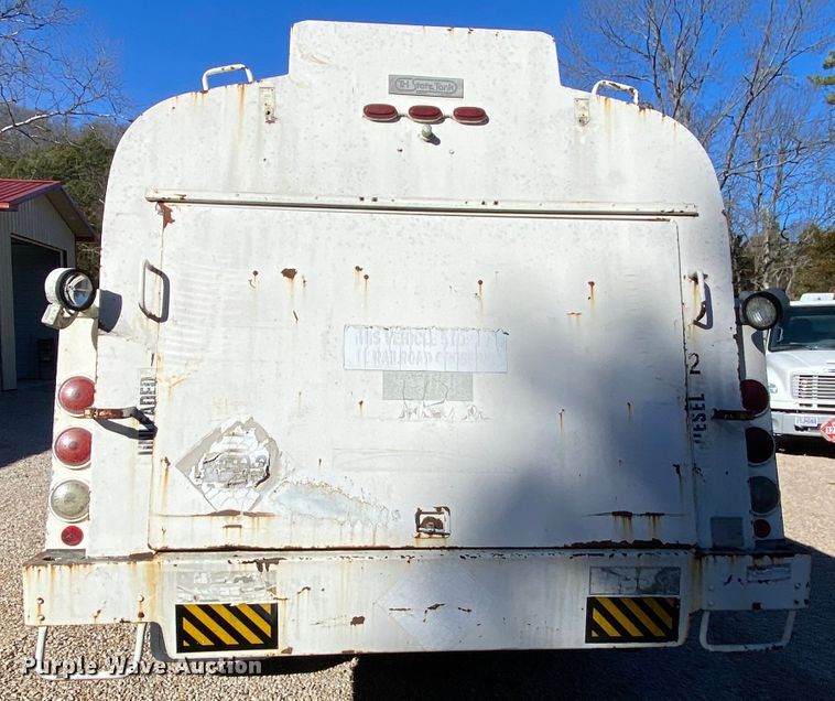 image for item HR9263 1991 Ford F800F  fuel truck