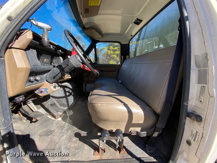 image for item HR9263 1991 Ford F800F  fuel truck