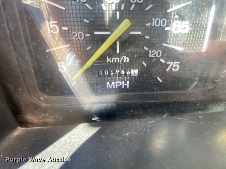 image for item HR9263 1991 Ford F800F  fuel truck