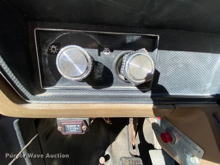 image for item HR9263 1991 Ford F800F  fuel truck