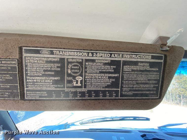 image for item HR9263 1991 Ford F800F  fuel truck