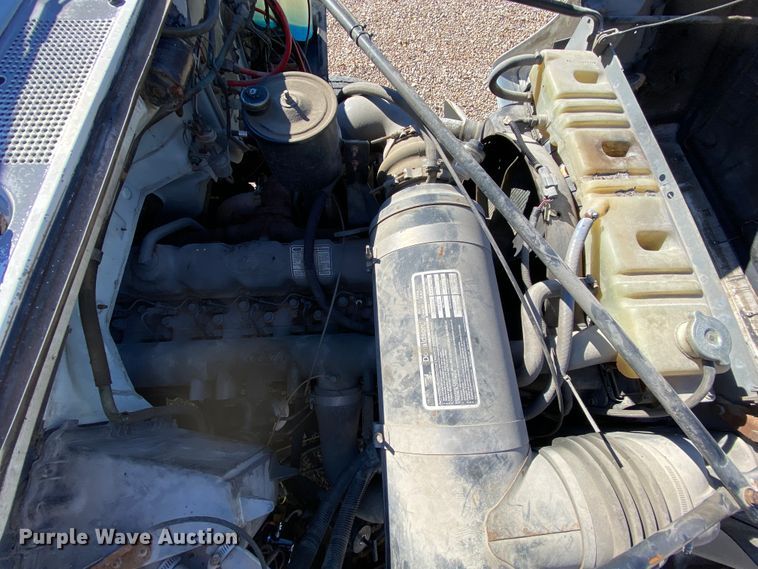 image for item HR9263 1991 Ford F800F  fuel truck