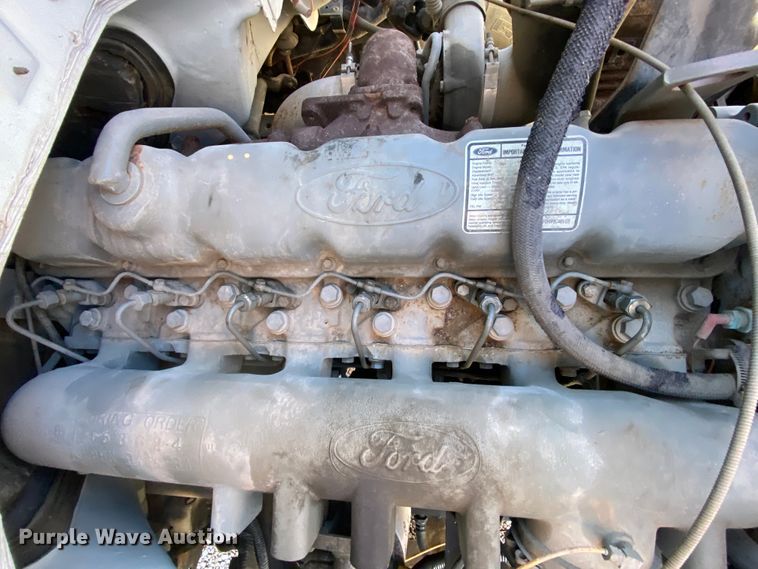 image for item HR9263 1991 Ford F800F  fuel truck