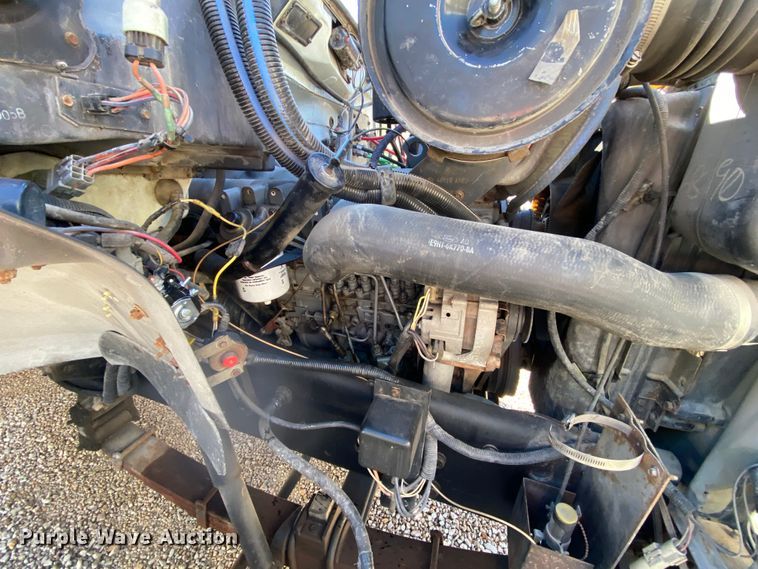 image for item HR9263 1991 Ford F800F  fuel truck