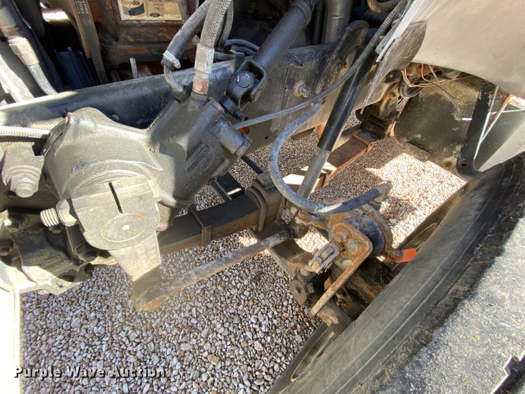 image for item HR9263 1991 Ford F800F  fuel truck