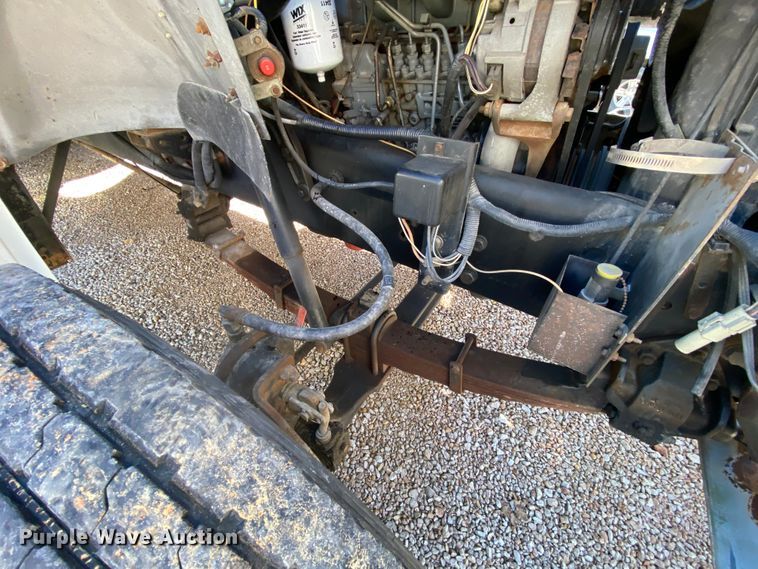 image for item HR9263 1991 Ford F800F  fuel truck