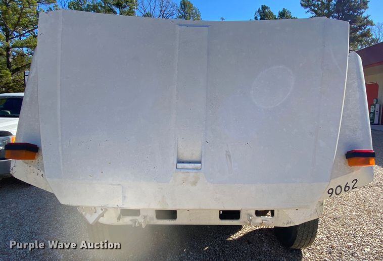 image for item HR9263 1991 Ford F800F  fuel truck