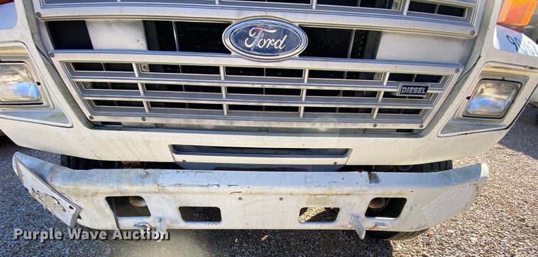 image for item HR9263 1991 Ford F800F  fuel truck