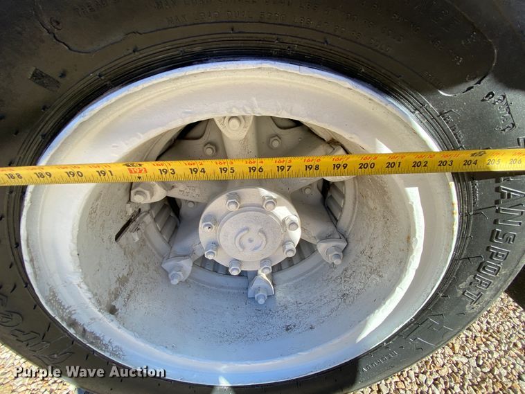 image for item HR9263 1991 Ford F800F  fuel truck