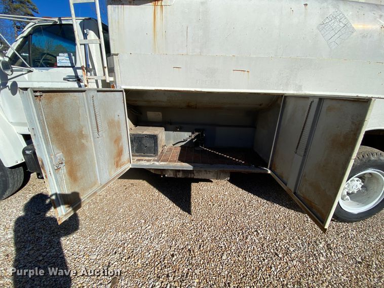 image for item HR9263 1991 Ford F800F  fuel truck