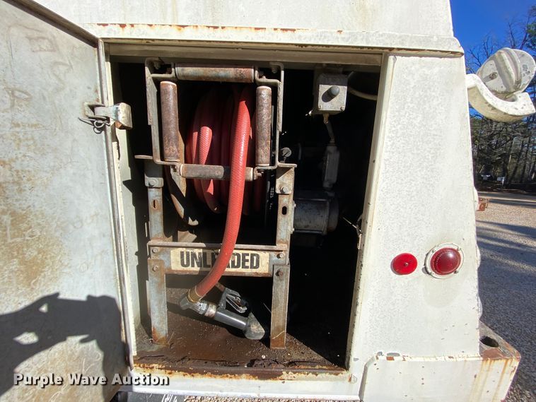 image for item HR9263 1991 Ford F800F  fuel truck