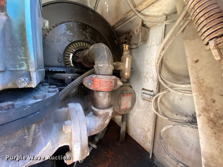 image for item HR9263 1991 Ford F800F  fuel truck