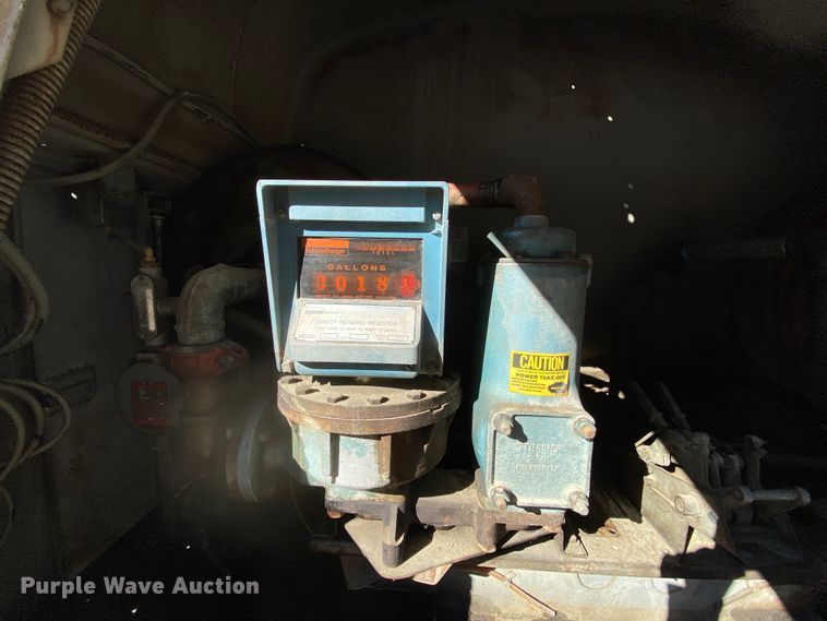 image for item HR9263 1991 Ford F800F  fuel truck