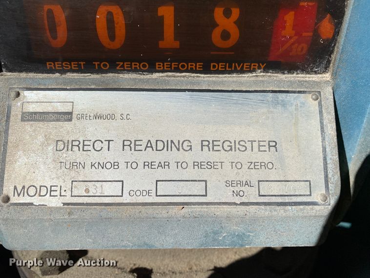 image for item HR9263 1991 Ford F800F  fuel truck