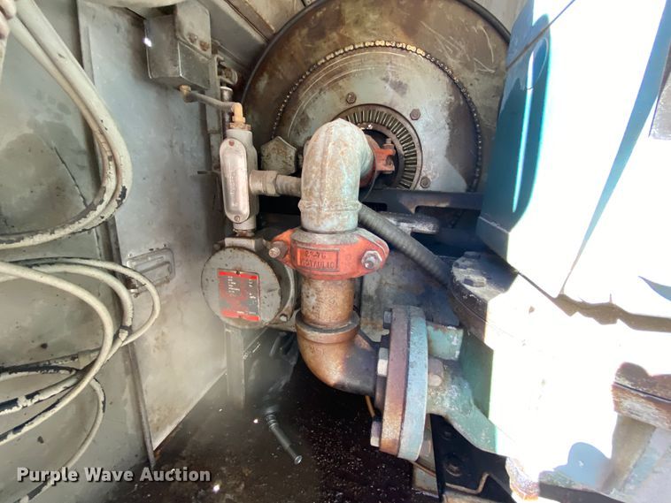 image for item HR9263 1991 Ford F800F  fuel truck