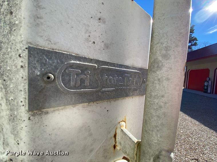 image for item HR9263 1991 Ford F800F  fuel truck