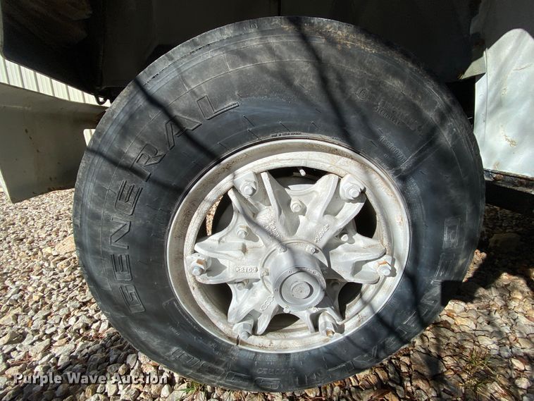 image for item HR9263 1991 Ford F800F  fuel truck