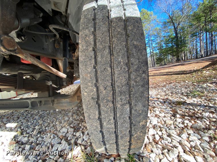 image for item HR9263 1991 Ford F800F  fuel truck