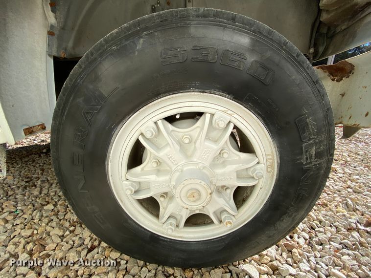 image for item HR9263 1991 Ford F800F  fuel truck