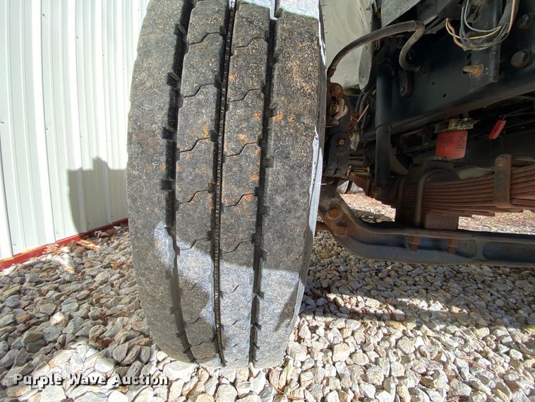 image for item HR9263 1991 Ford F800F  fuel truck