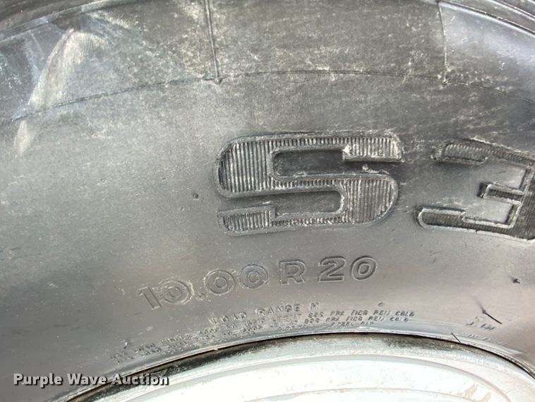 image for item HR9263 1991 Ford F800F  fuel truck