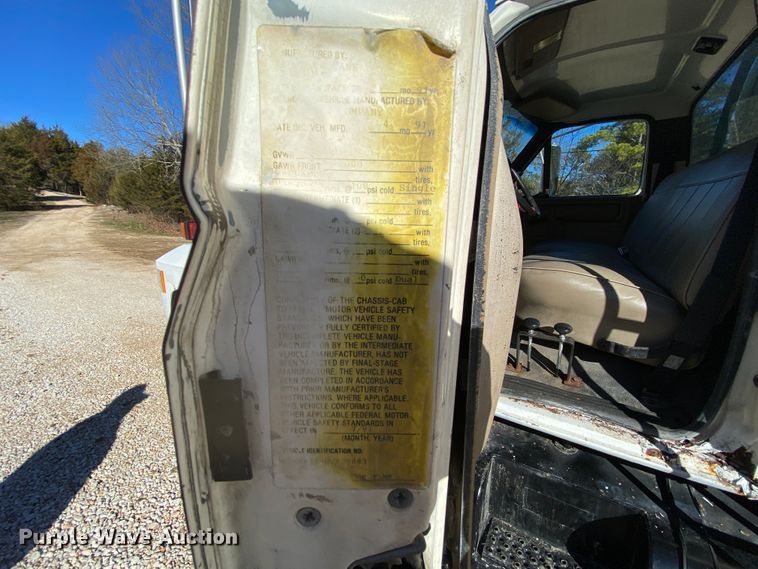 image for item HR9263 1991 Ford F800F  fuel truck