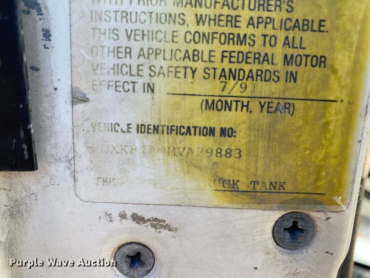 image for item HR9263 1991 Ford F800F  fuel truck