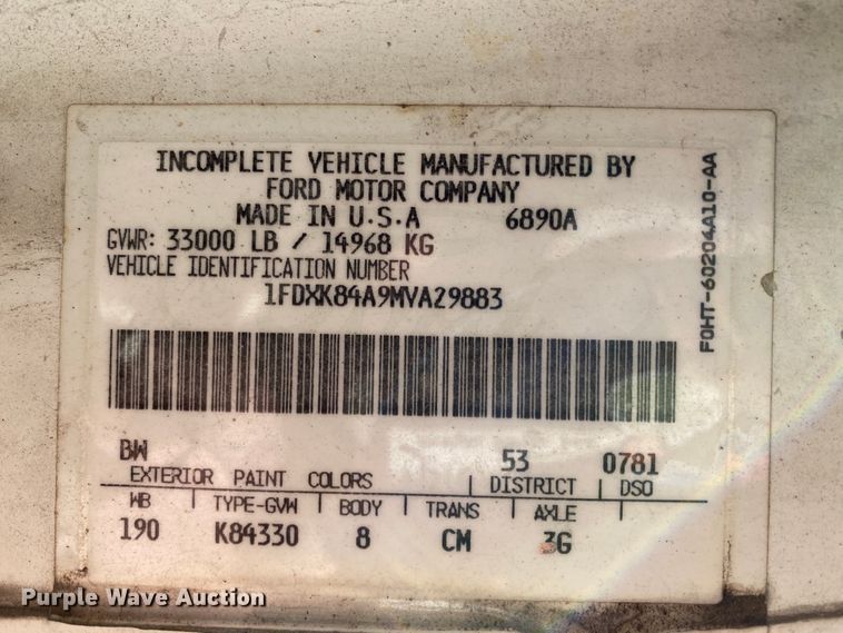 image for item HR9263 1991 Ford F800F  fuel truck