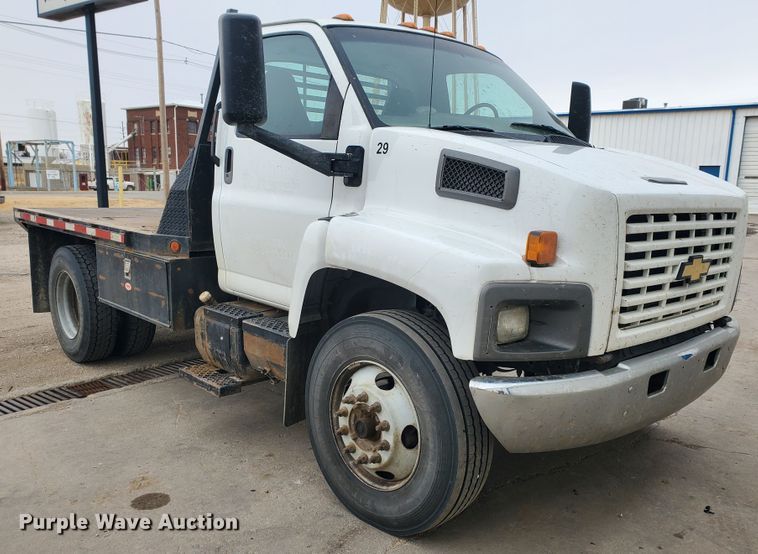 image for item HW9586 2007 Chevrolet C7500  flatbed truck