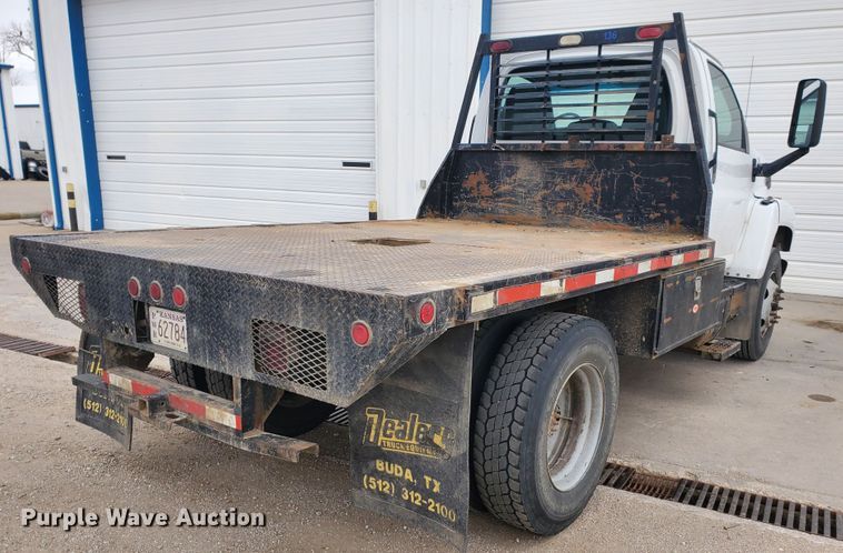 image for item HW9586 2007 Chevrolet C7500  flatbed truck