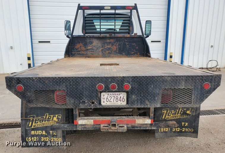 image for item HW9586 2007 Chevrolet C7500  flatbed truck