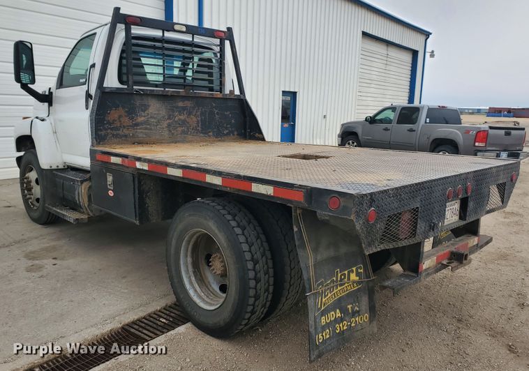 image for item HW9586 2007 Chevrolet C7500  flatbed truck