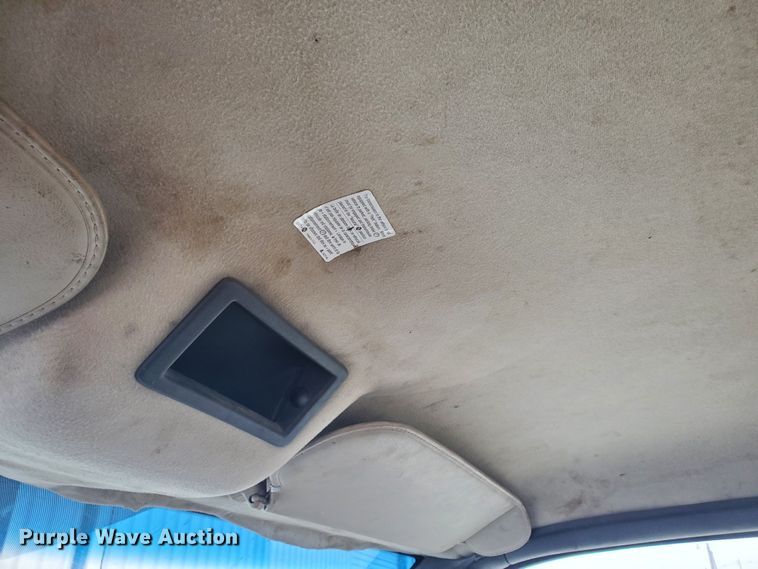 image for item HW9586 2007 Chevrolet C7500  flatbed truck