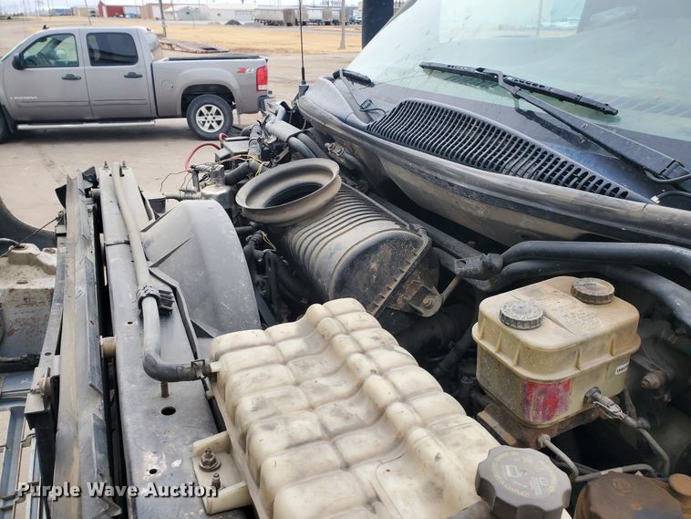 image for item HW9586 2007 Chevrolet C7500  flatbed truck