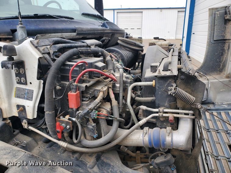 image for item HW9586 2007 Chevrolet C7500  flatbed truck