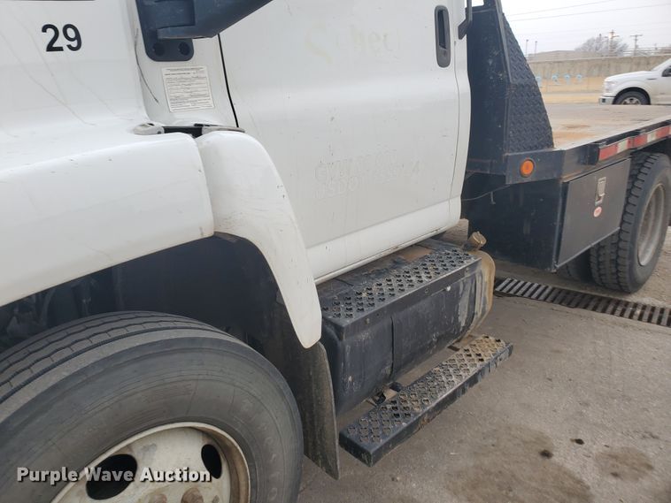 image for item HW9586 2007 Chevrolet C7500  flatbed truck